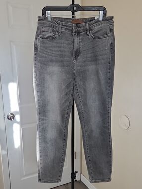 Judy Blue Washed Gray Ankle Crop Jeans